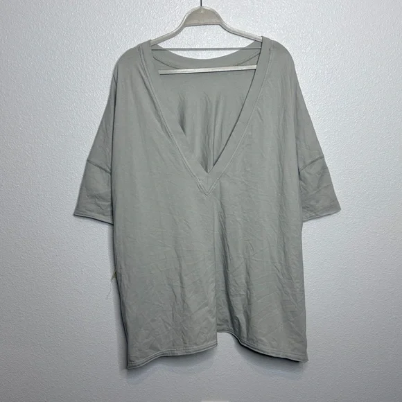 NWT Free People Movement Hot Shot Reversible Tee Light Gray M - Picture 4 of 5